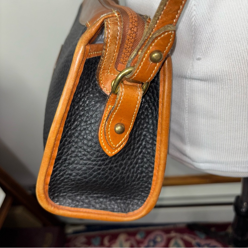 Vintage Dooney & Bourke USA Leather Crossbody Shoulder Bag Black Brown Trim - Picture 6 of 14